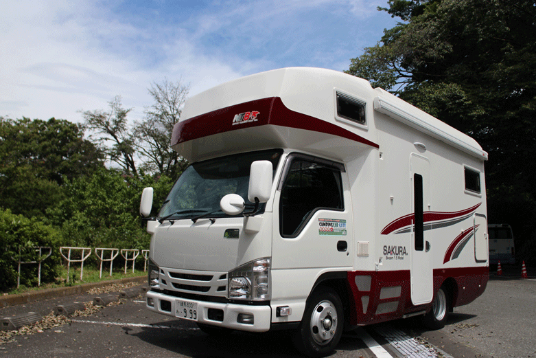 キャンピングカー最高峰と名高いSAKURAリアキッチンモデルが登場